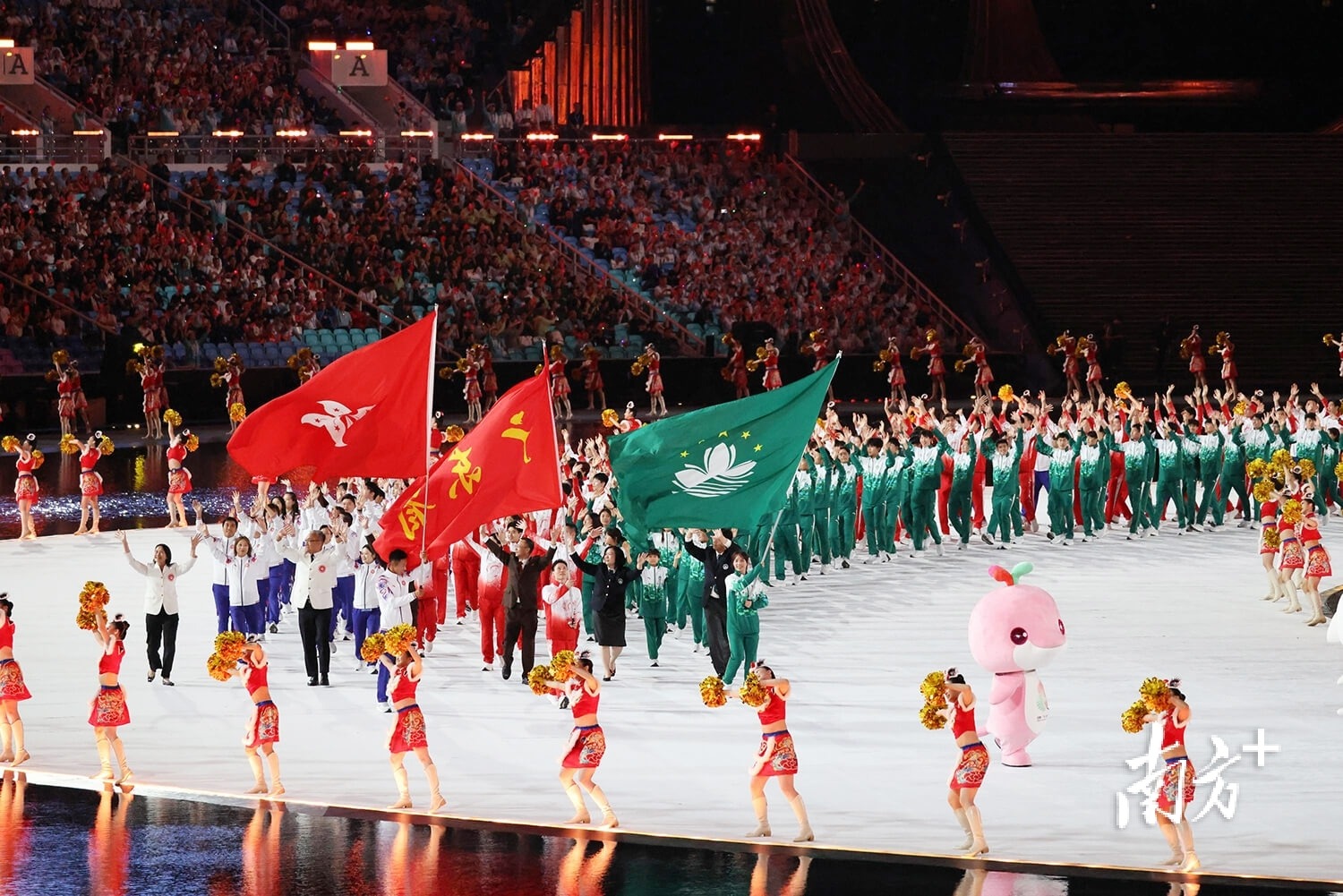 大联盟在 2024 年通过流媒体平台转播所有比赛，传统电视转播模式面临彻底变革